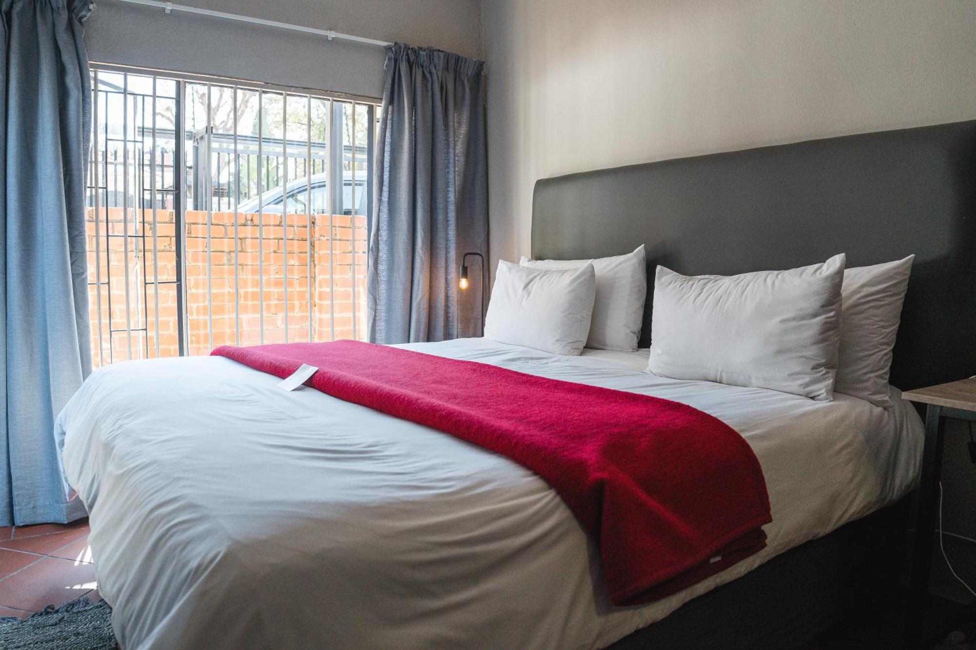 The Wild Peach - Menlyn Hotel Pretoria Exterior photo