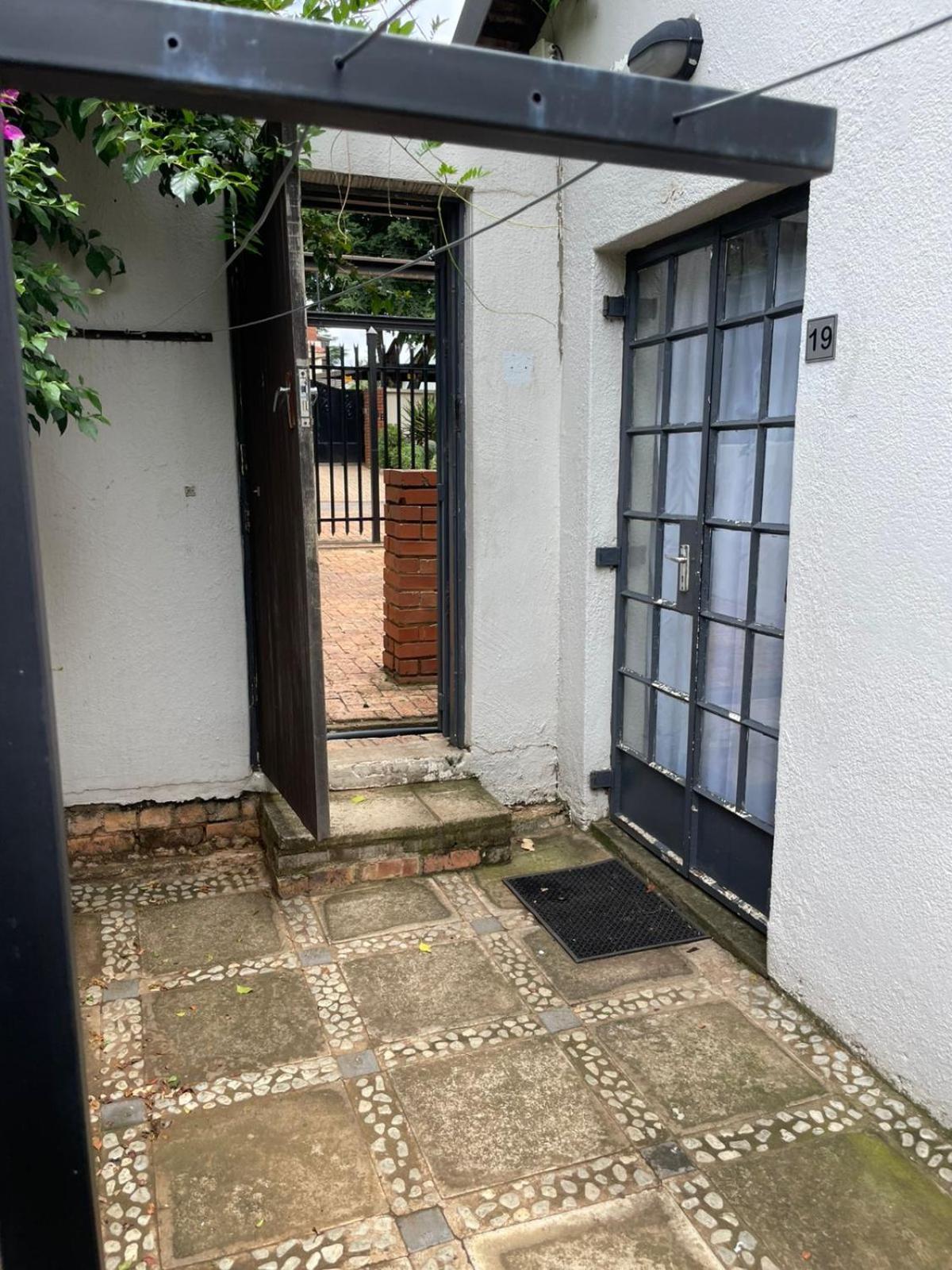The Wild Peach - Menlyn Hotel Pretoria Exterior photo
